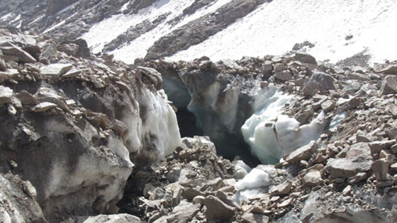 Field photographs showing cracks in the moraine dam