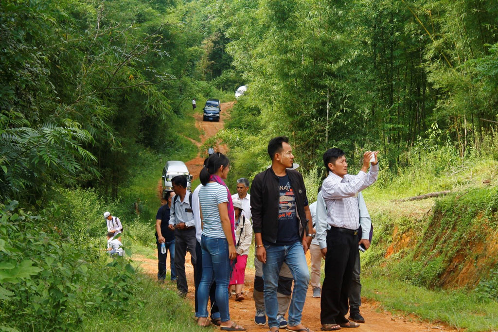 Participants on their way to Let Maung Gway Village, where they observed how the community has developed value chains, expanded agribusiness, and managed water resources for farming (Photo: Bandana Shakya/ICIMOD)