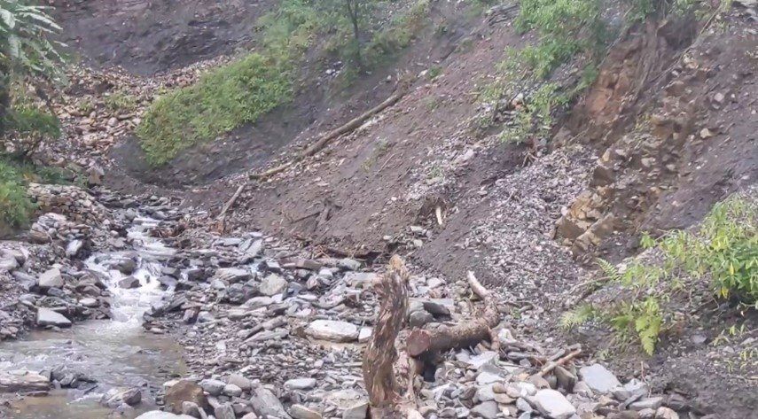 Landslide and soil erosion on our way to Paachpokhari.